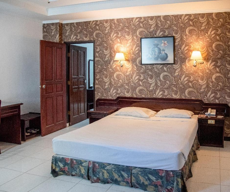 Melin Hotel Tanjungpinang Exterior photo